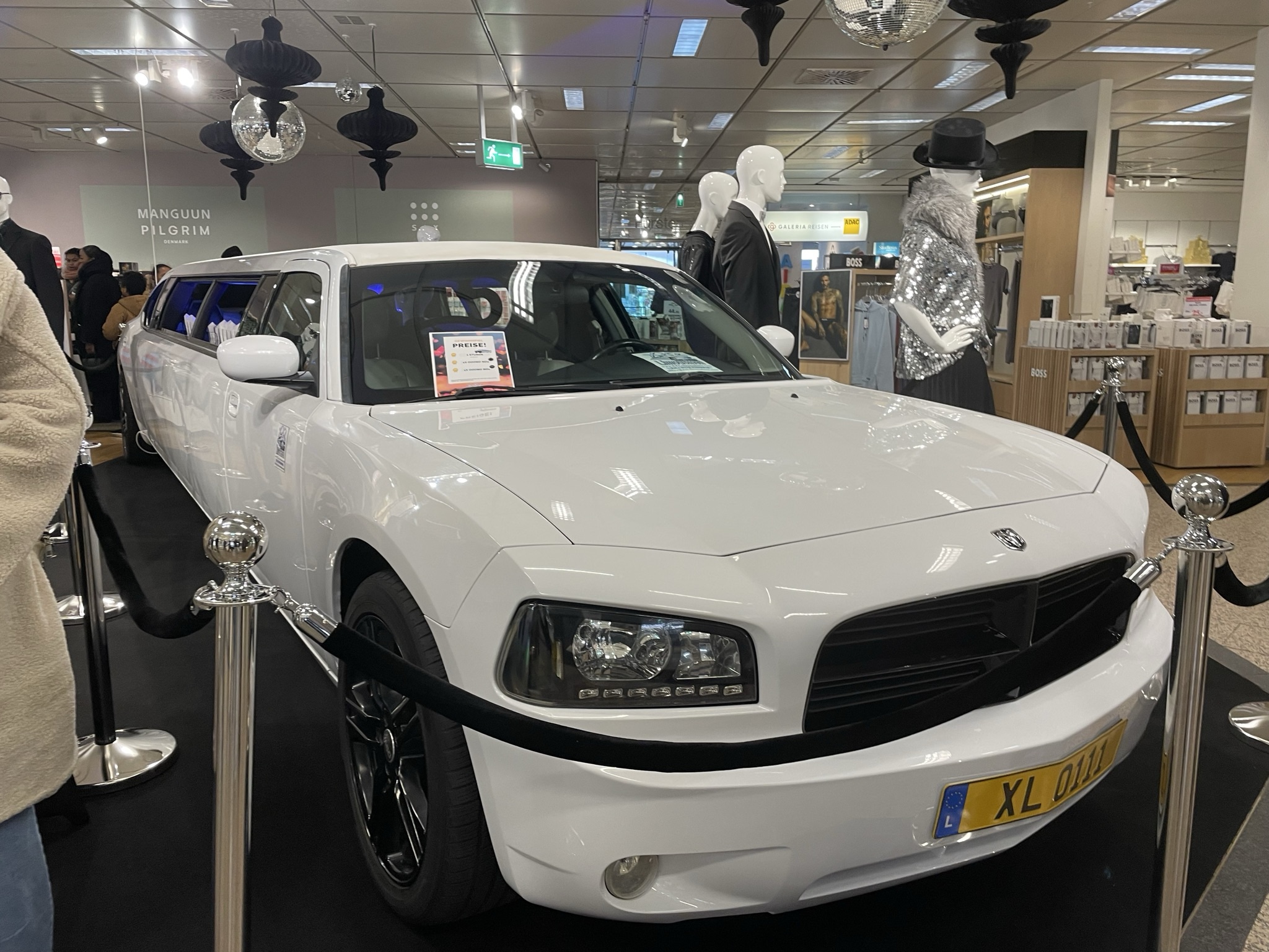 Dodge Challenger SRT-8 Limousine