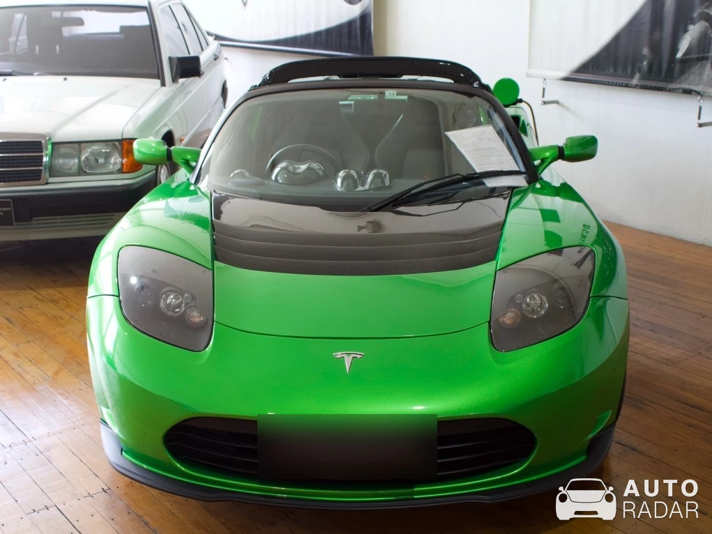 Tesla Roadster Sport spotted in North Sydney, Australia