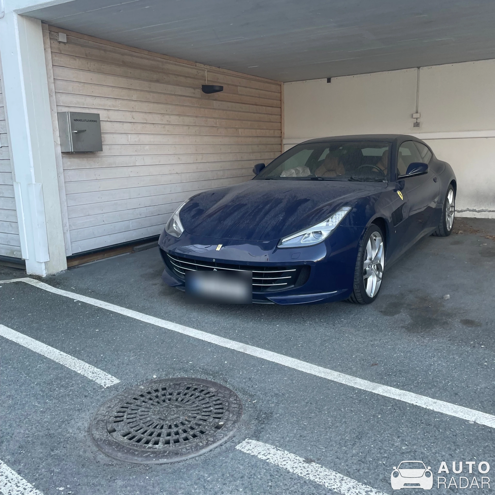 Ferrari GTC4Lusso spotted in Asker, Norge