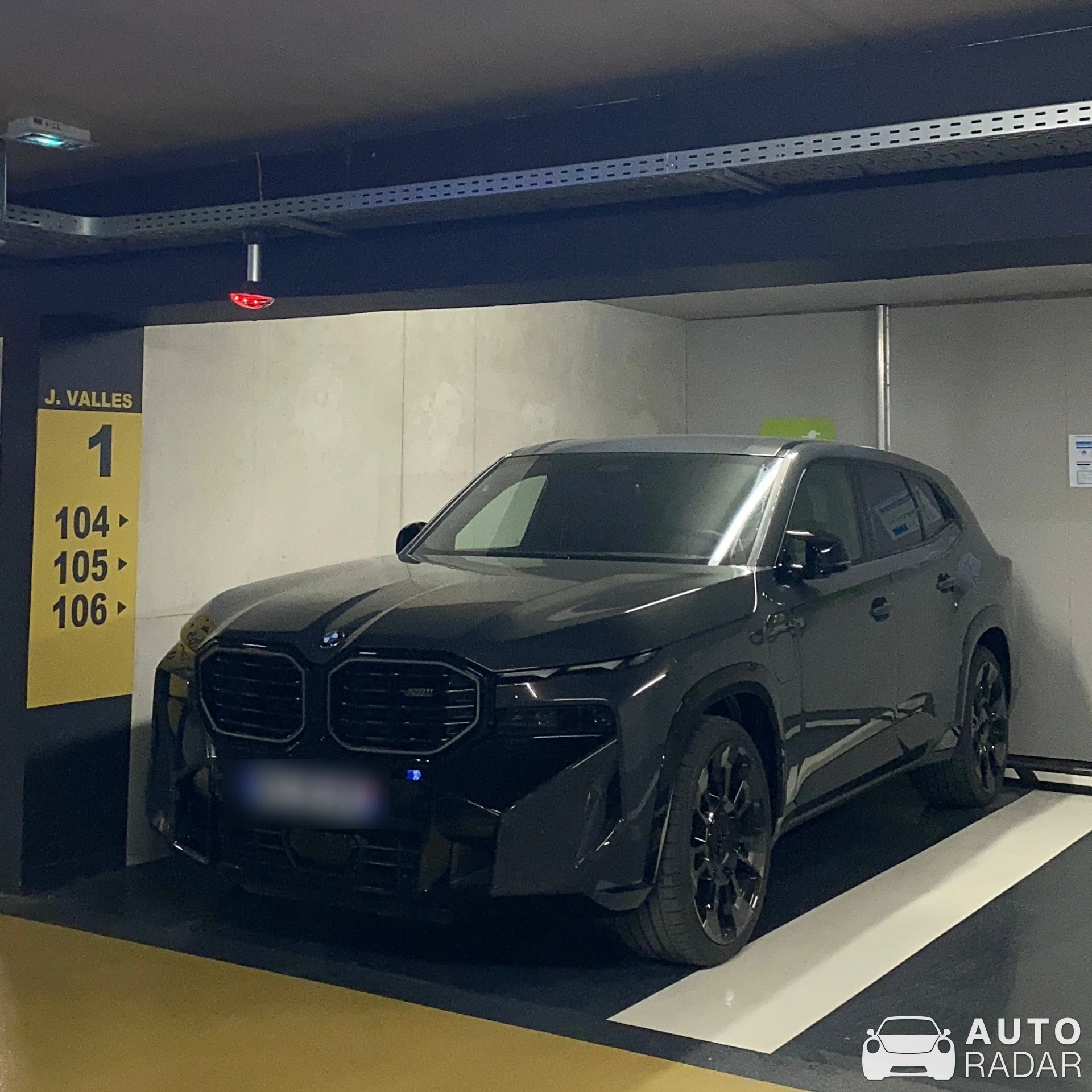 BMW XM G09 spotted in Sète, France