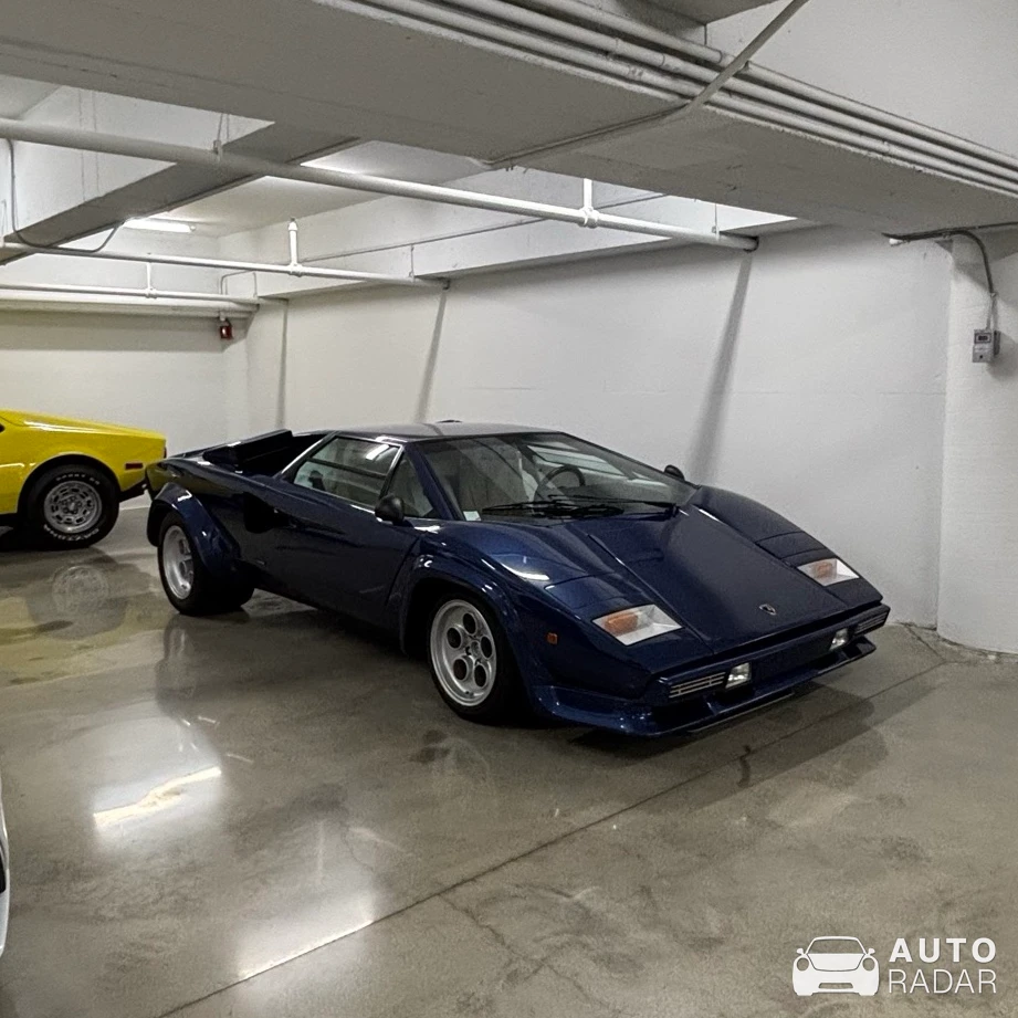Lamborghini Countach LP400 S spotted in Los Angeles