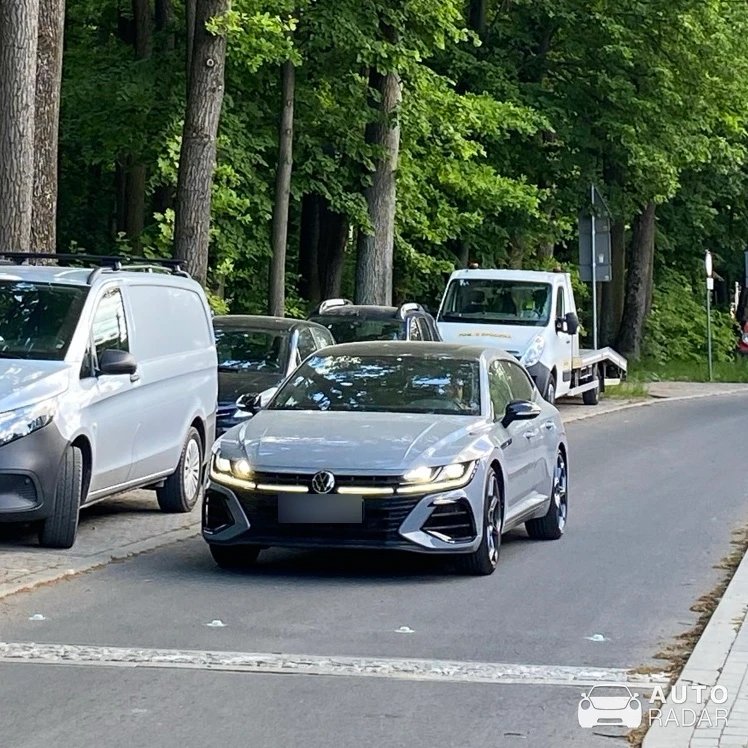 Volkswagen Arteon R Shooting Brake spotted in Bielsko-Biała