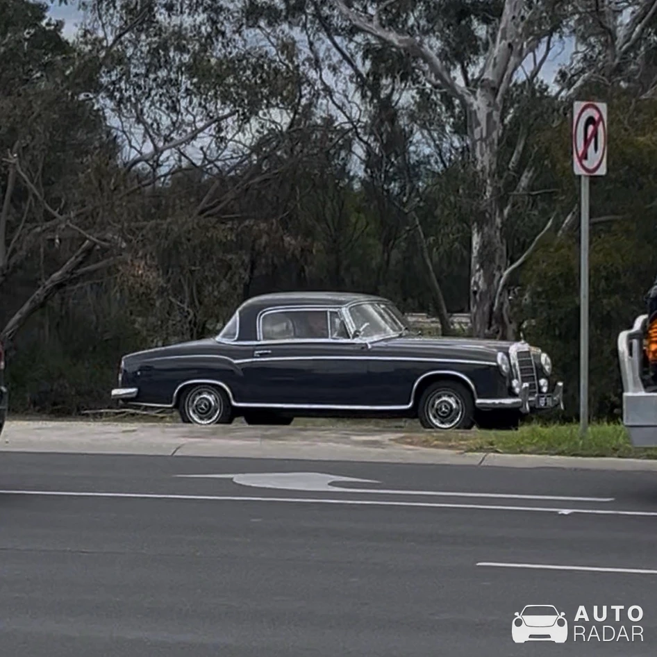 Mercedes-Benz 220 S Ponton W128 spotted in Leopold