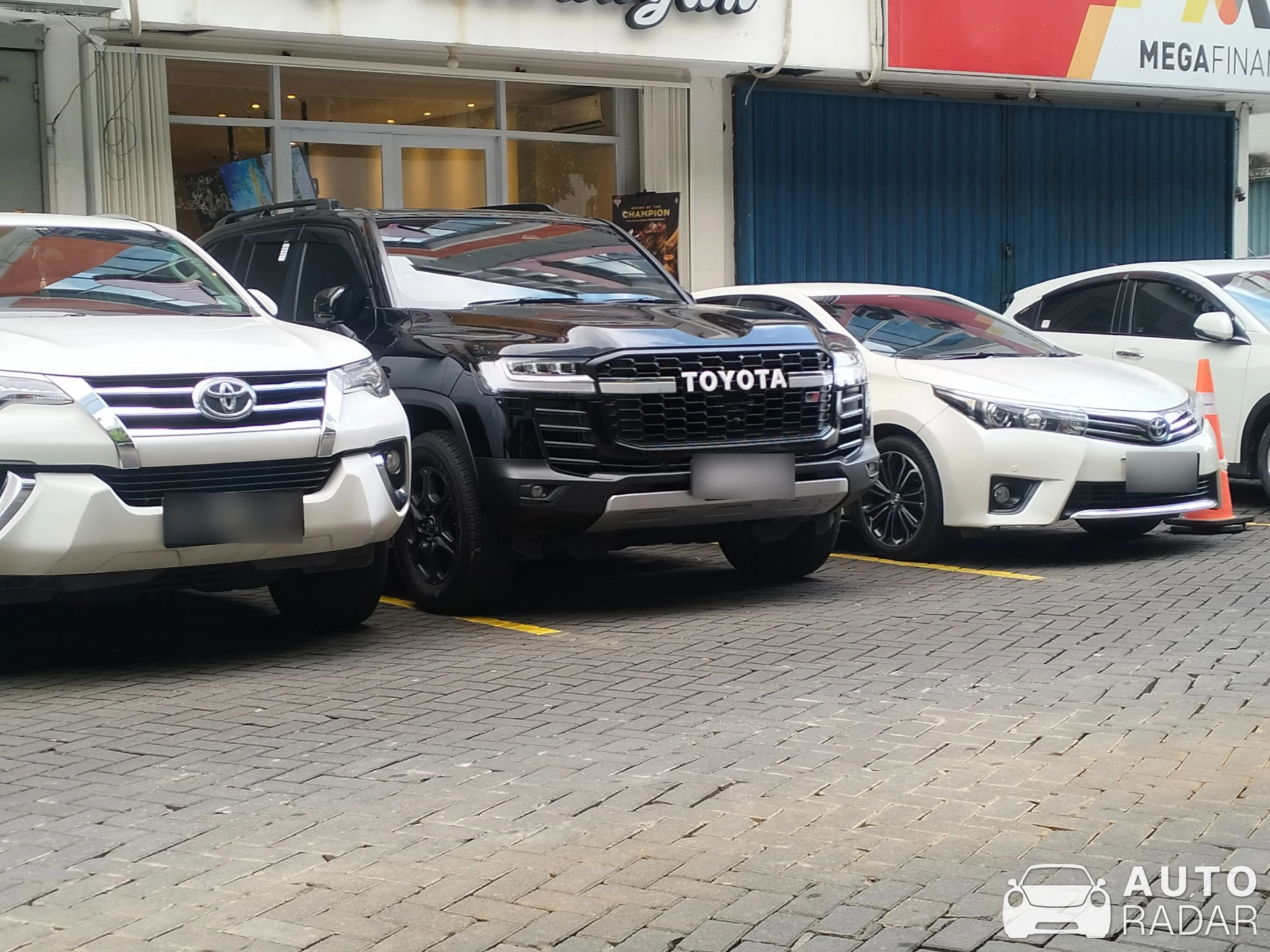 Toyota Land Cruiser 300 GR Sport spotted in Cirebon