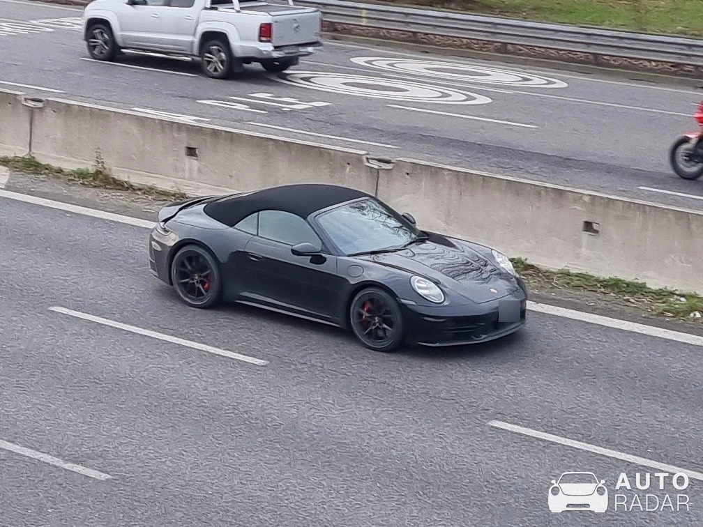 Porsche 992 Carrera S Cabriolet MkI spotted in Milano, Italy