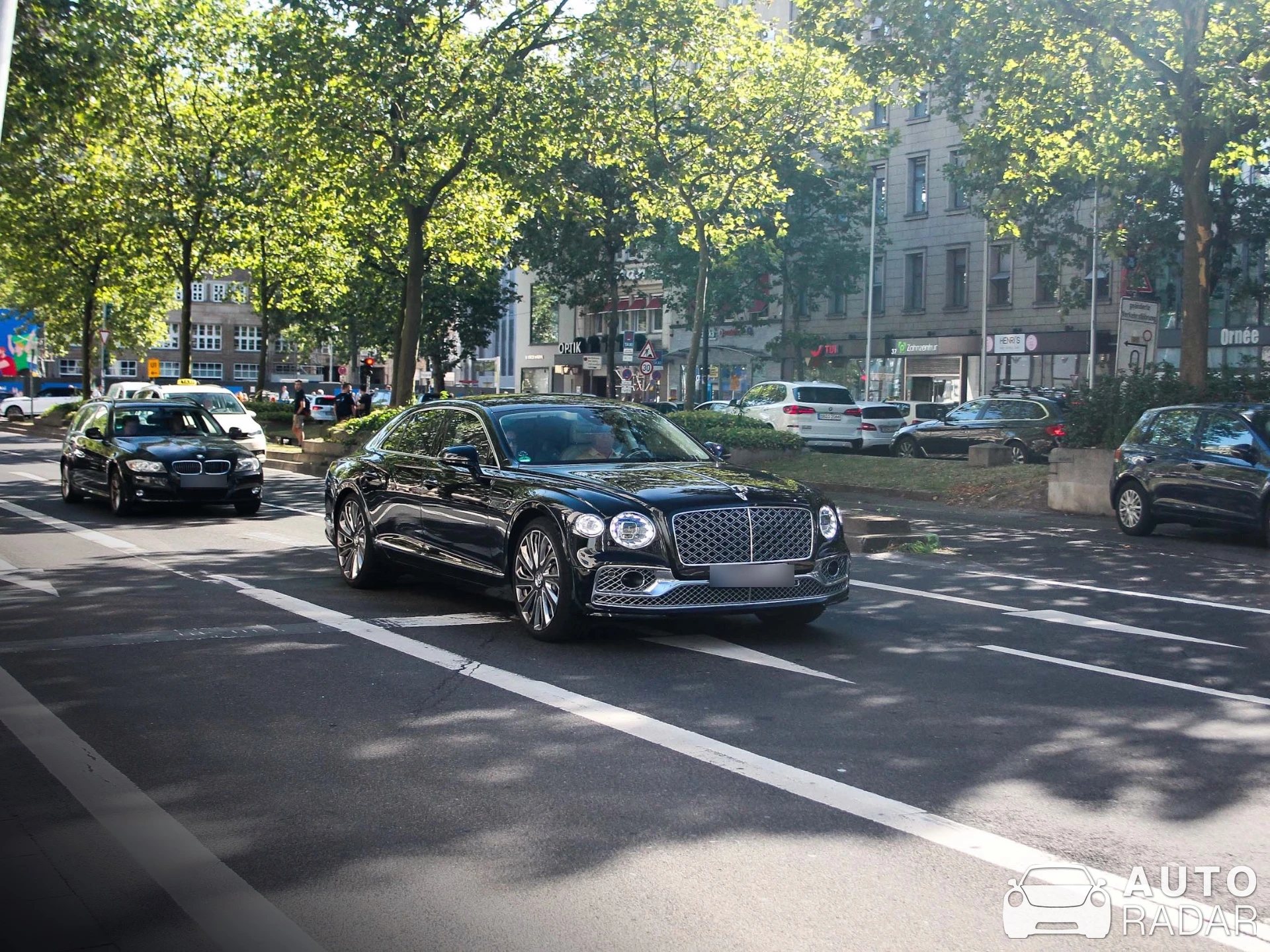 Bentley Flying Spur V8 2022 Mulliner spotted in Düsseldorf