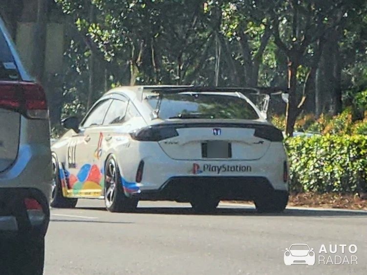Honda Civic Type R FL5 spotted in Singapore, Singapore