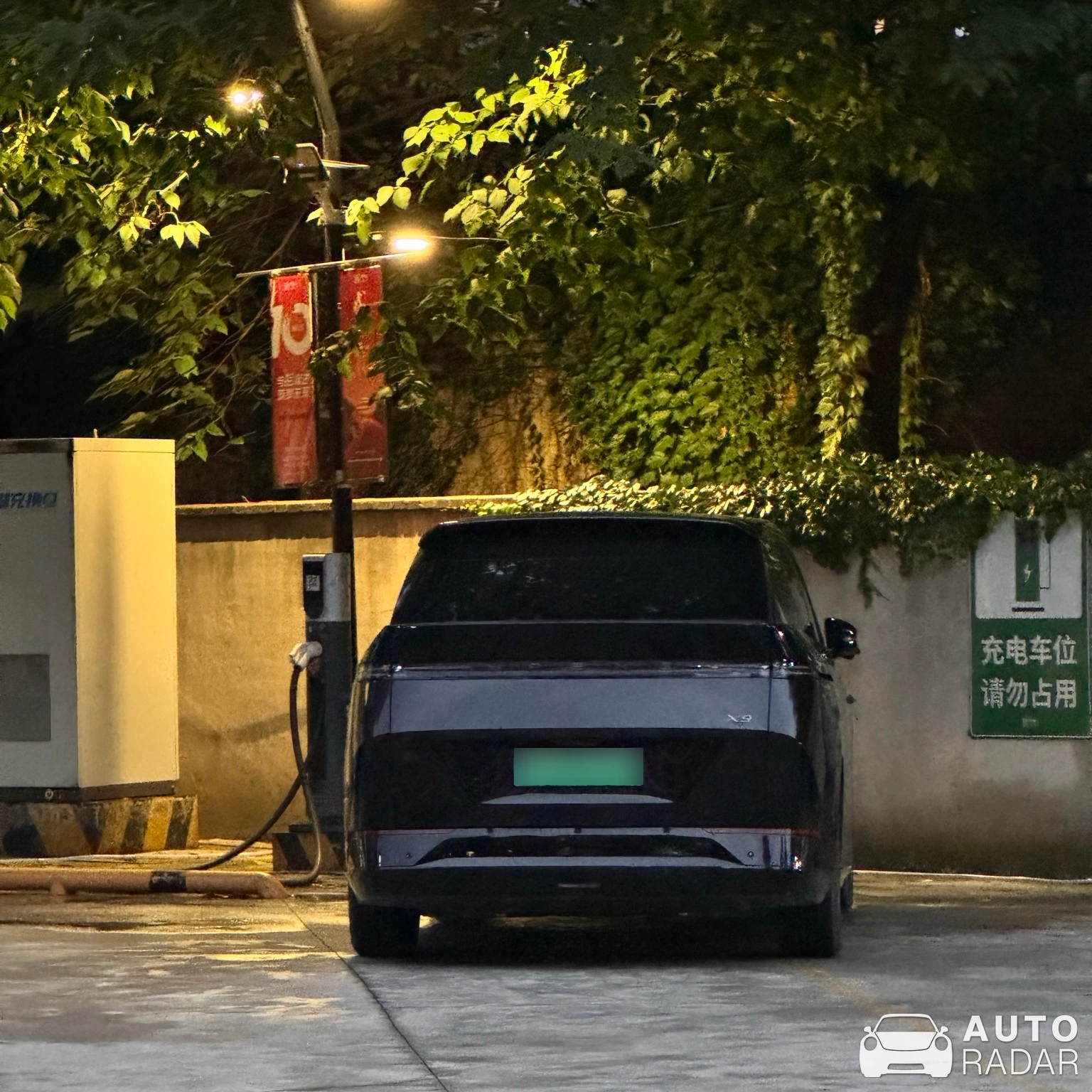 Xpeng X9 spotted in 芜湖市