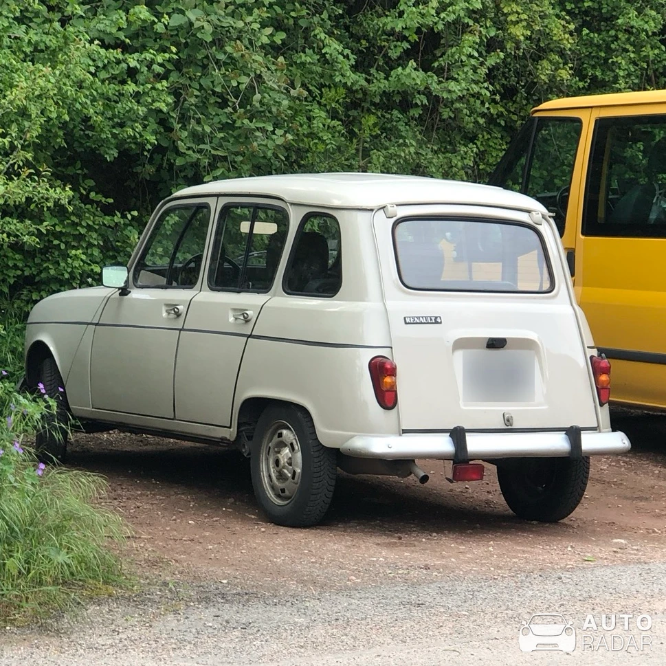Renault 4 GTL spotted in Cluny