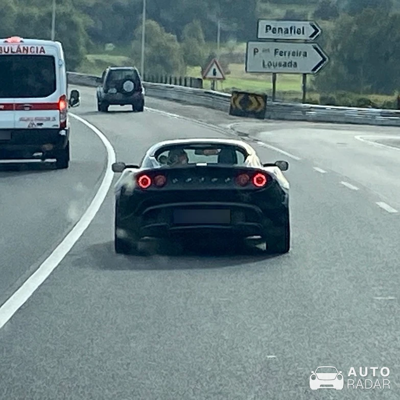 Lotus Elise S2 111R spotted in Penafiel