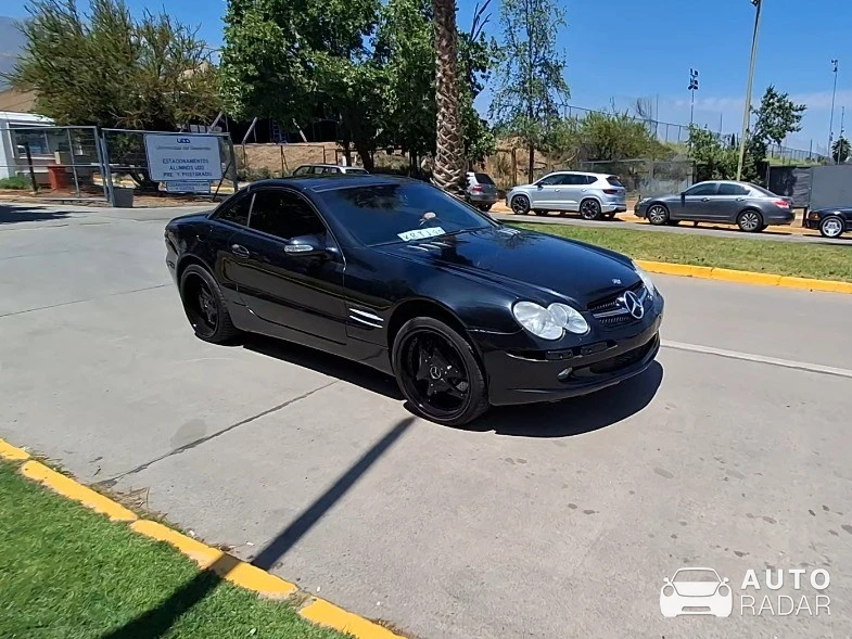 Mercedes-Benz SL 500 R230 spotted in Las Condes, Chile
