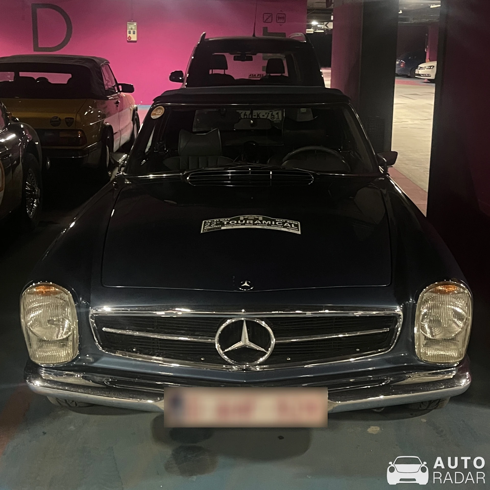Mercedes-Benz 280SL spotted in Sarajevo
