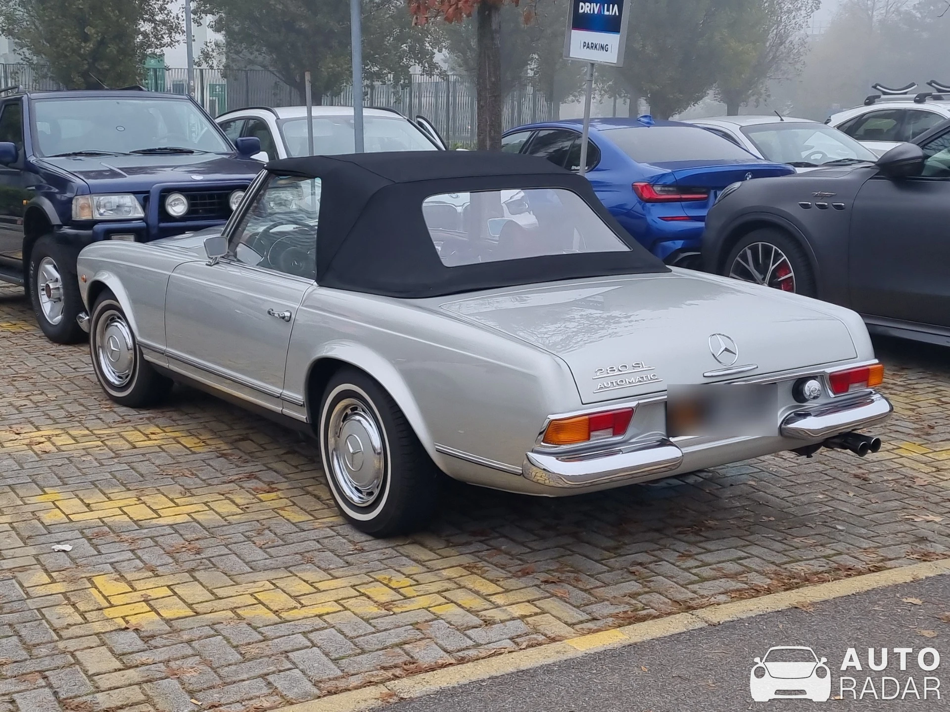 Mercedes-Benz 280 SL spotted in Rho, Italia