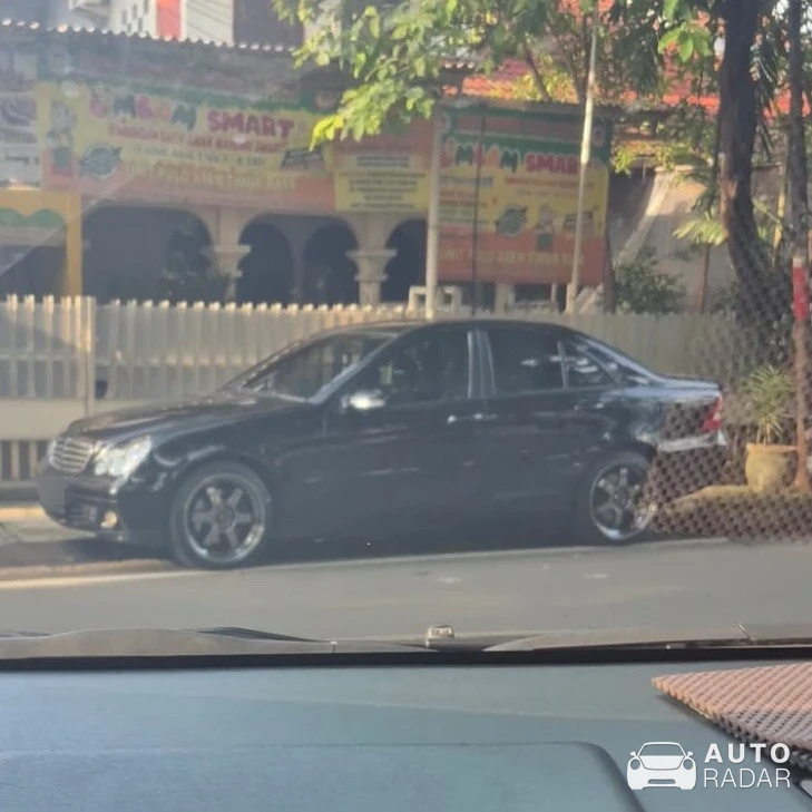 Mercedes-Benz C-Klasse W206 spotted in Jakarta