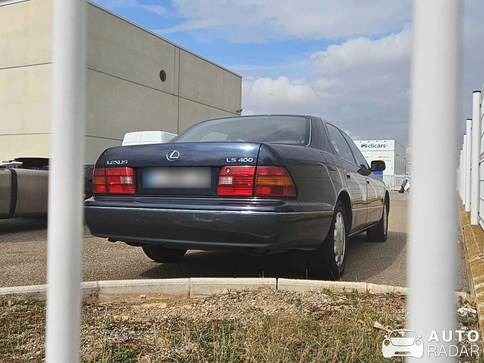 Lexus LS400 spotted in Zaragoza