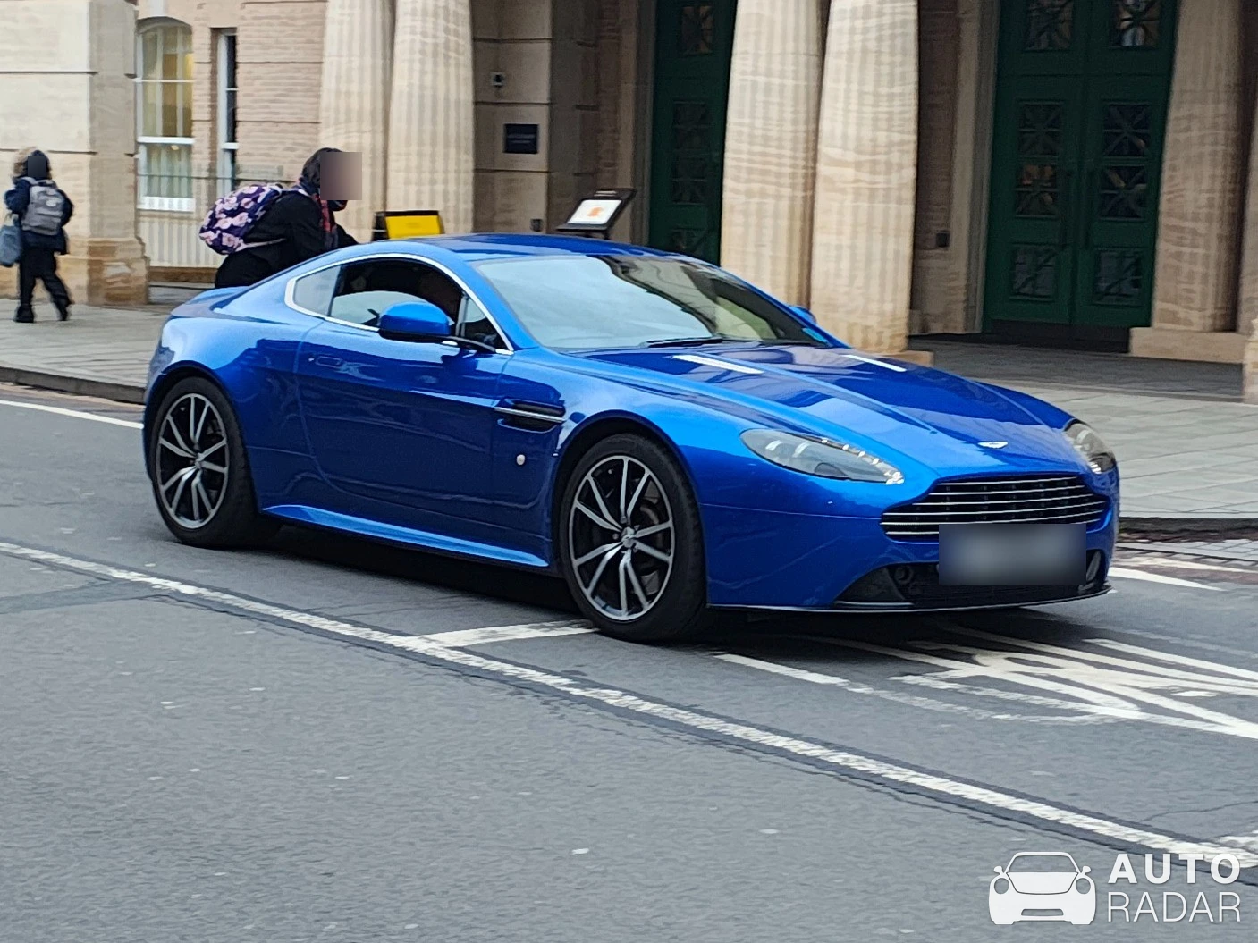 Aston Martin V8 Vantage S spotted in Cambridgeshire, Reino Unido