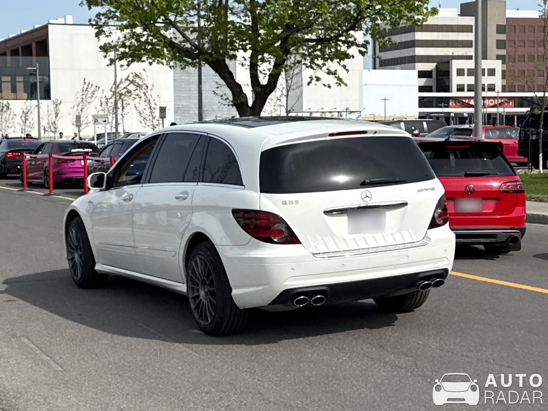 Mercedes-Benz R-Klasse spotted in Mont-Royal
