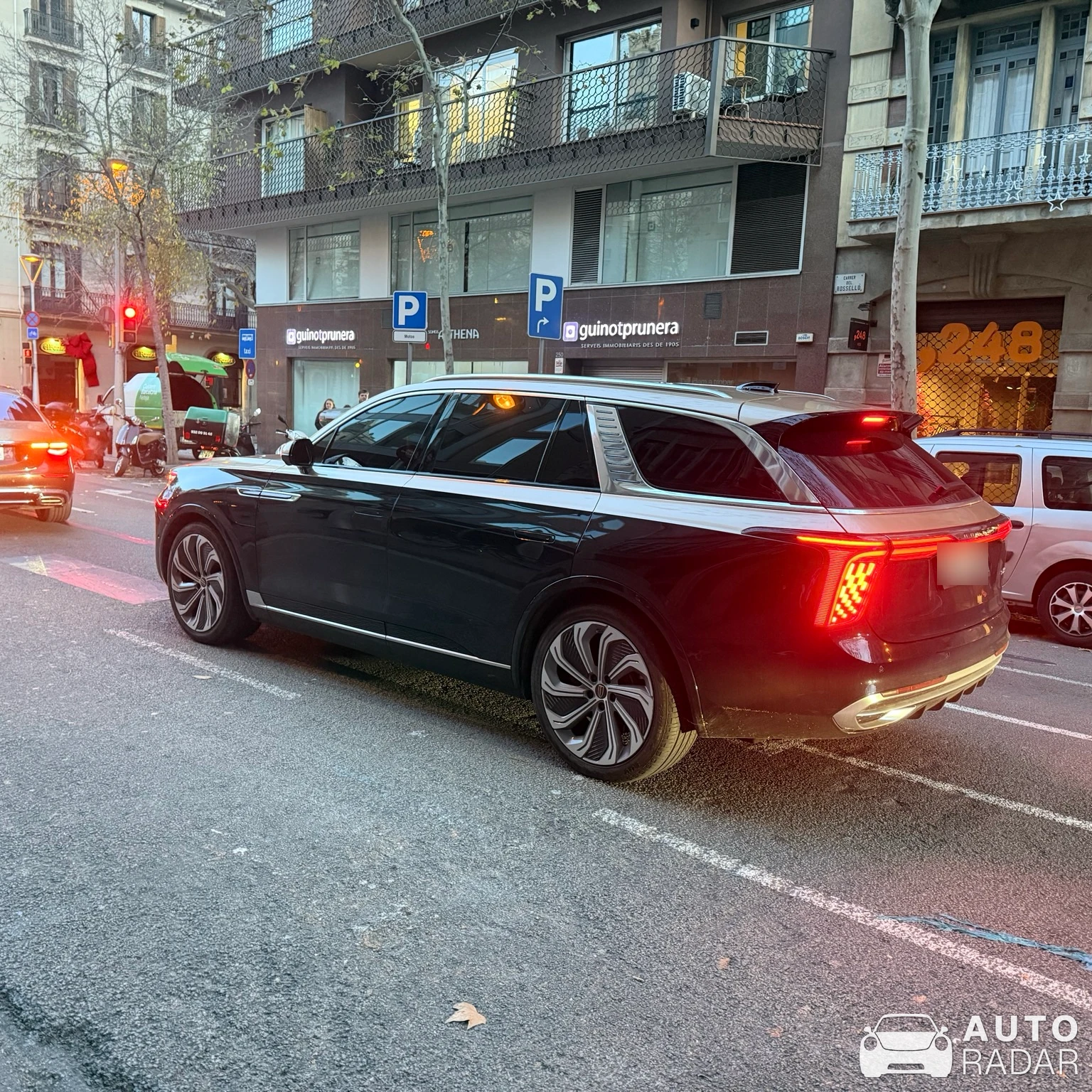 Hongqi E-HS9 spotted in Barcelona