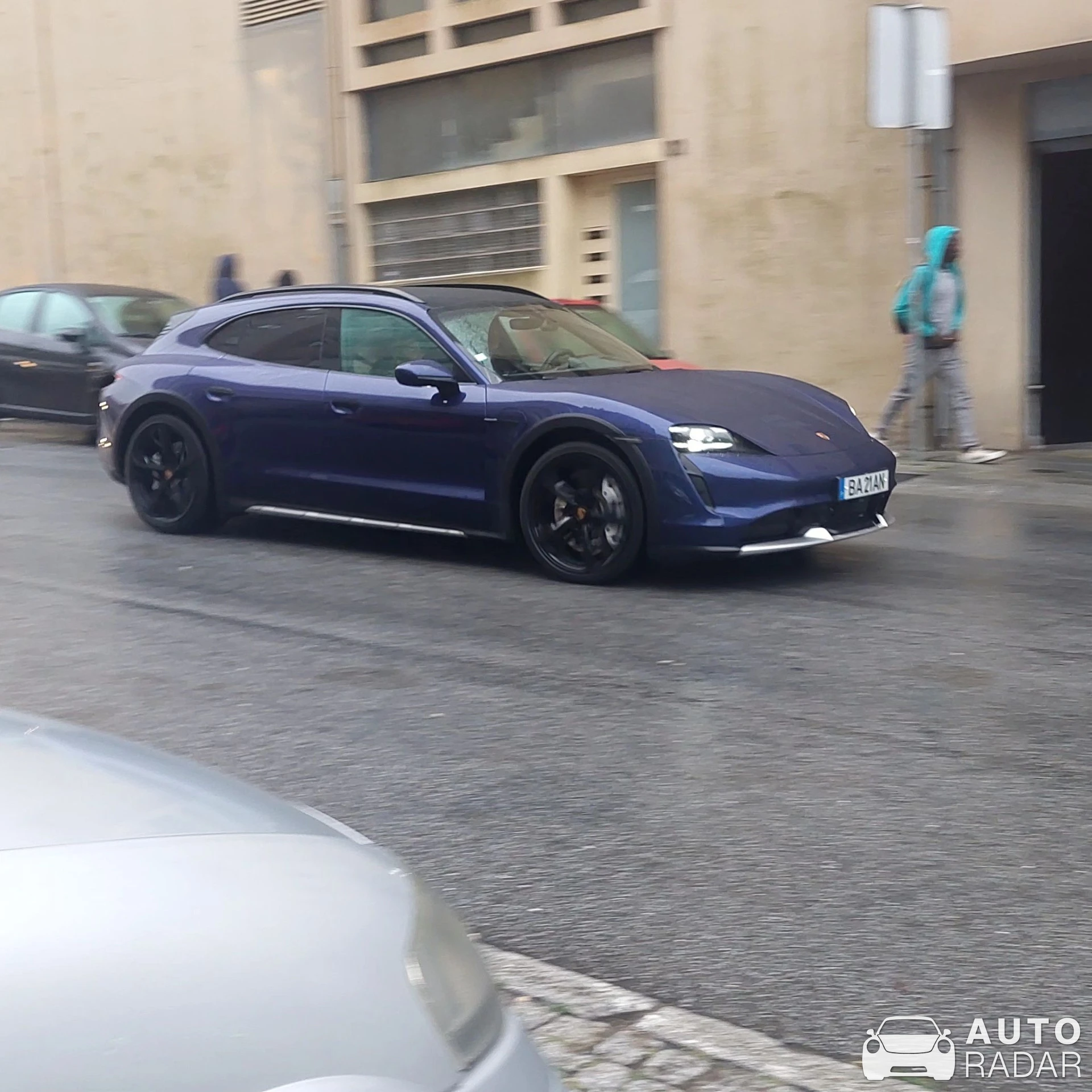 Porsche Taycan 4 Cross Turismo spotted in Vila Nova de Gaia, Portugal