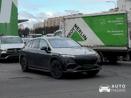 Mercedes-Benz EQS SUV spotted in Warsaw