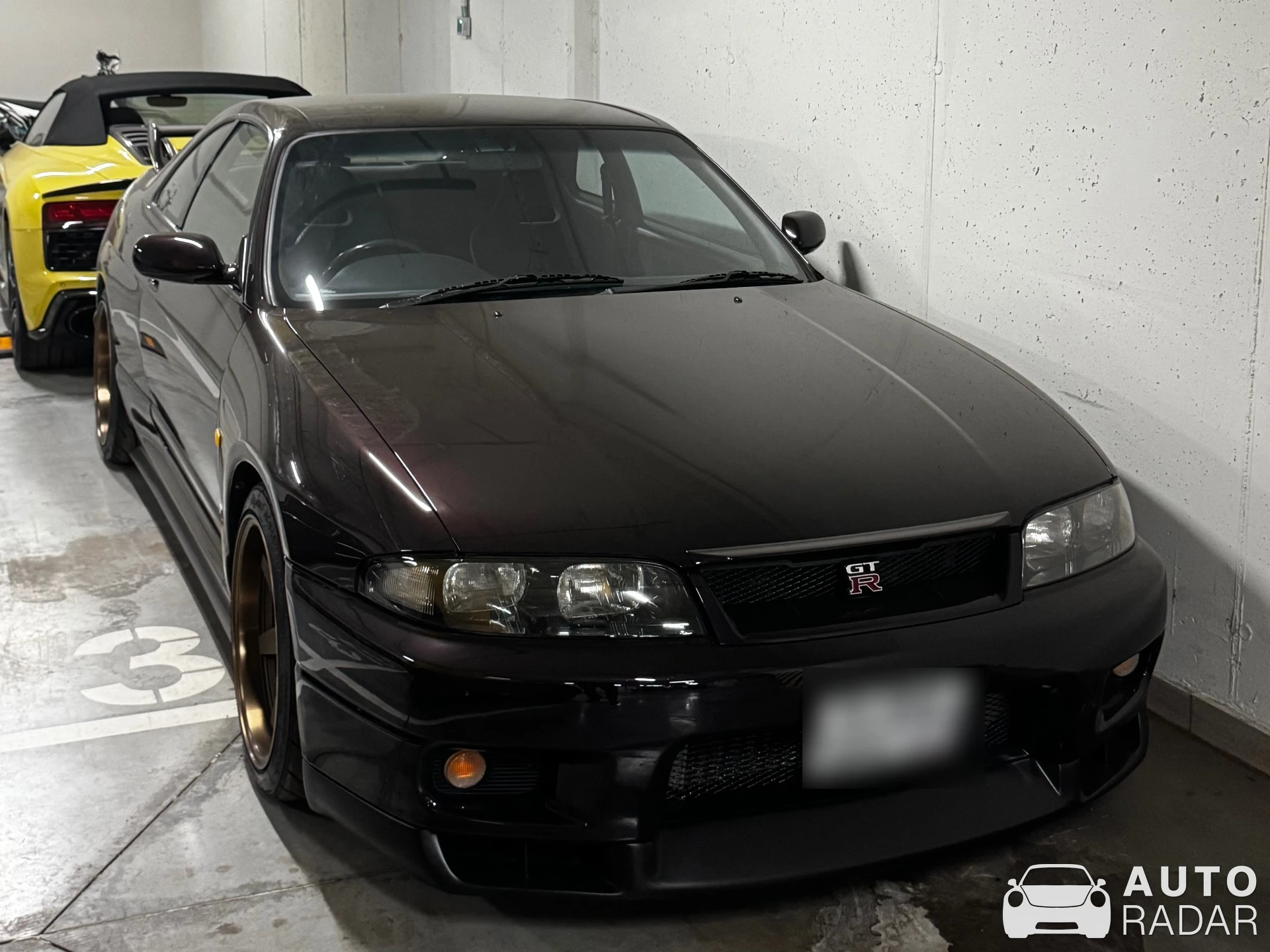 Nissan Skyline R33 spotted in Москва, Россия