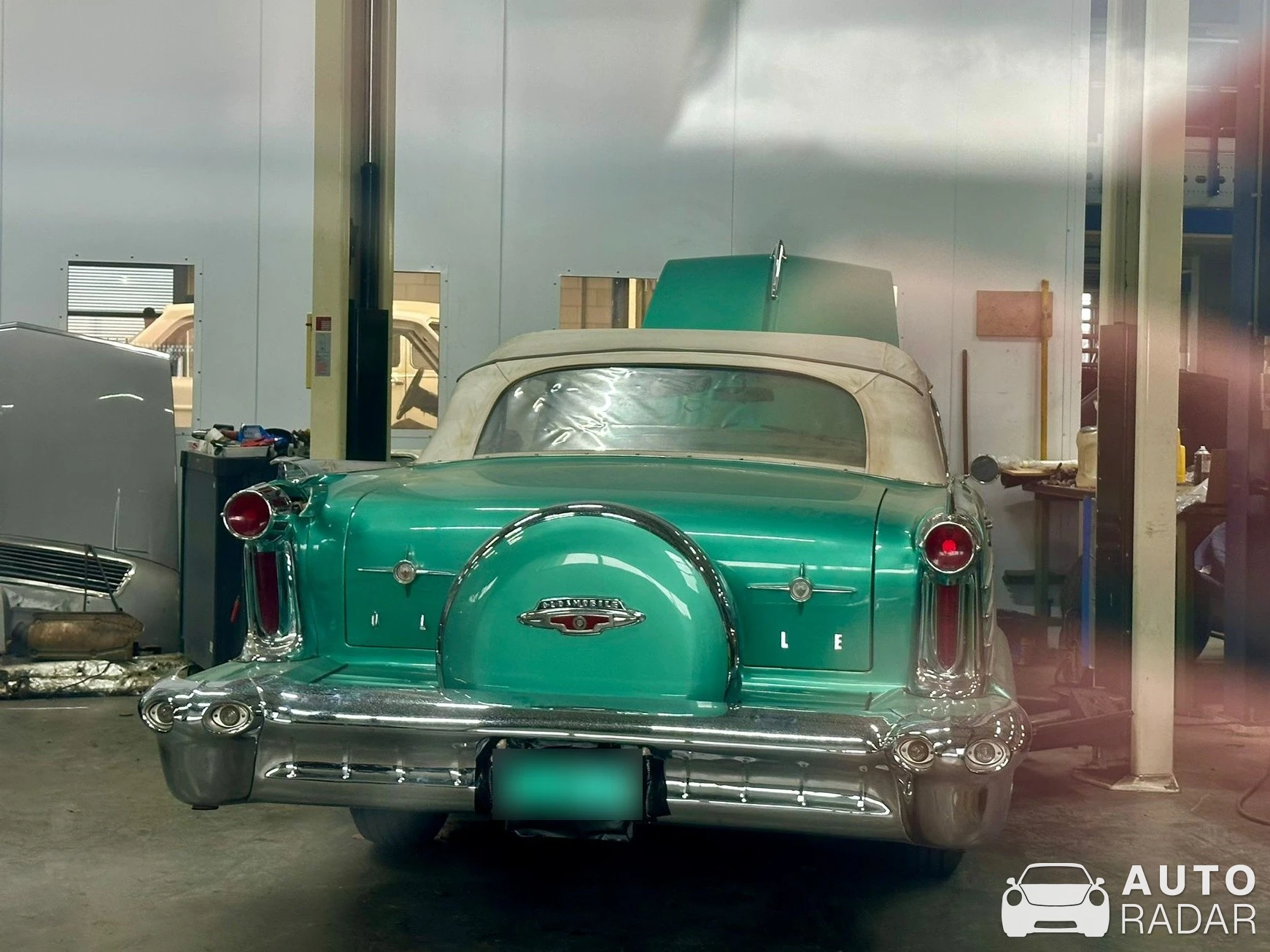 Oldsmobile 88 spotted in Dirksland