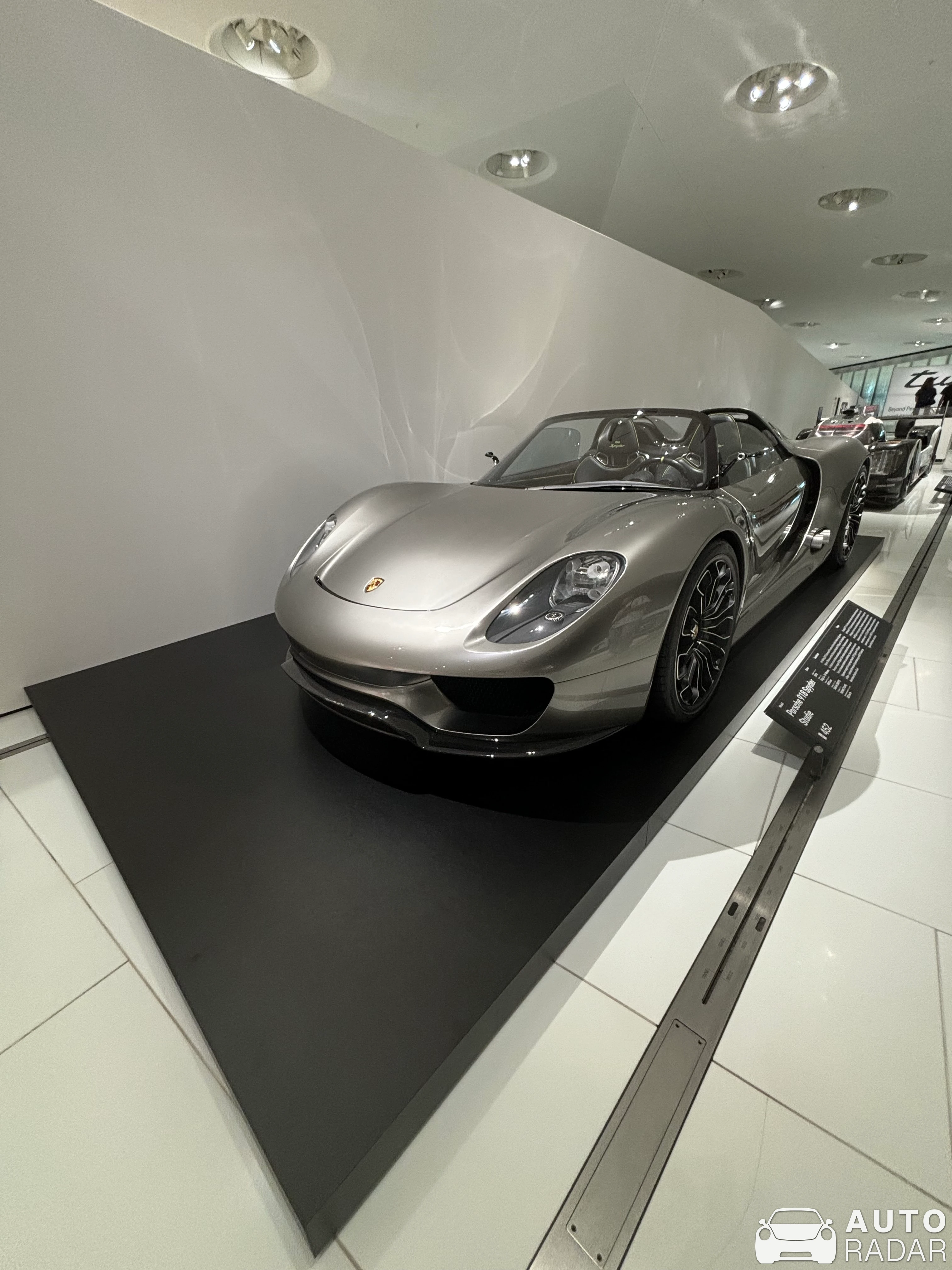 Porsche 918 Spyder Studie spotted in Stuttgart