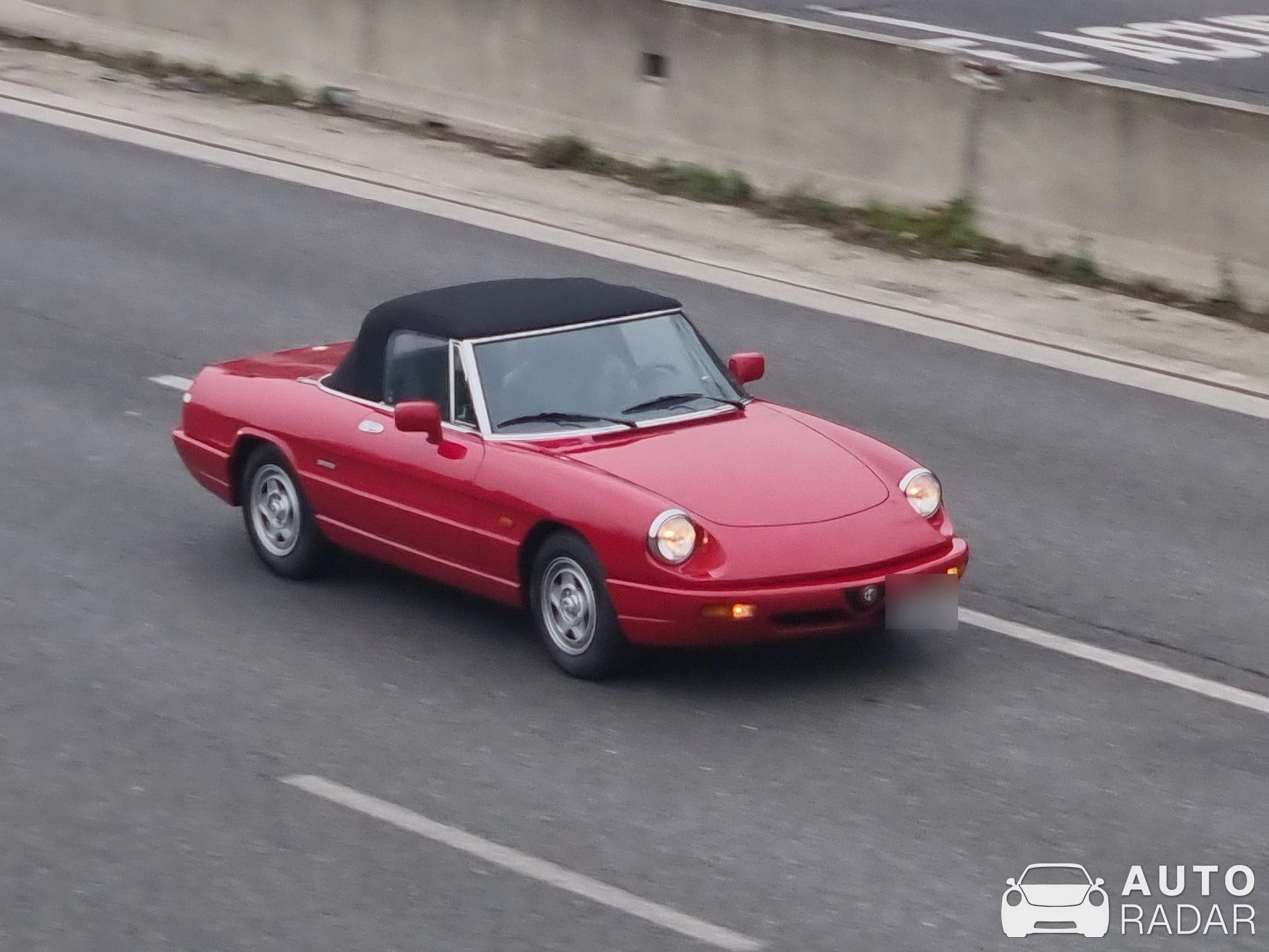 Alfa Romeo Spider 2.0i spotted in Milano, Italy