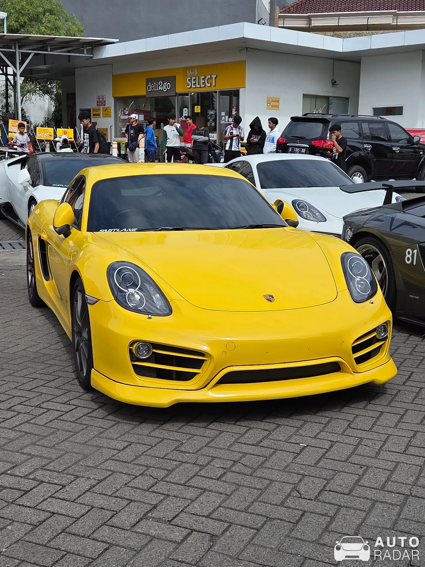 Porsche 981 Cayman GTS spotted in Surabaya, Indonesia