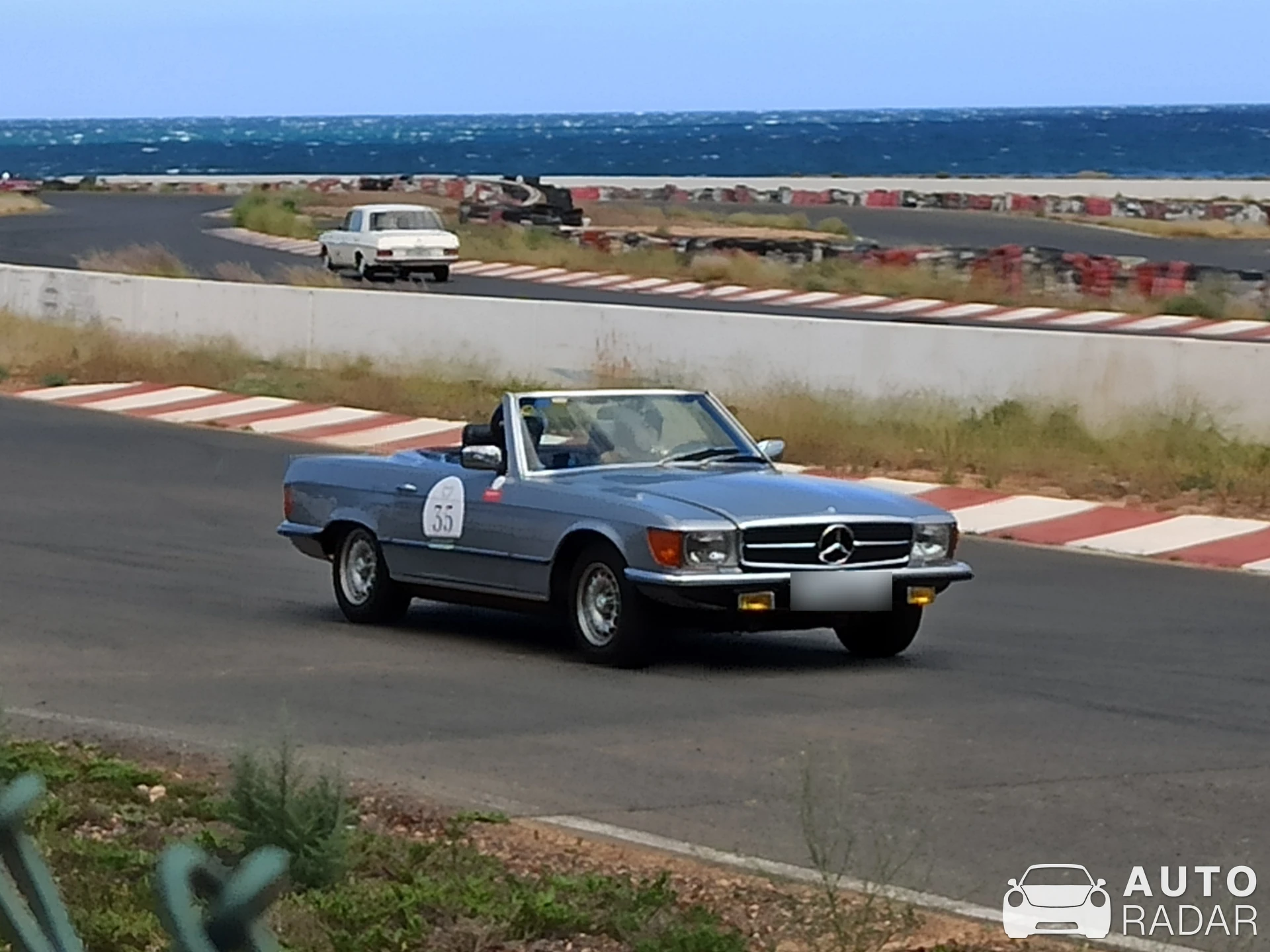 Mercedes-Benz 560 SL R107 spotted