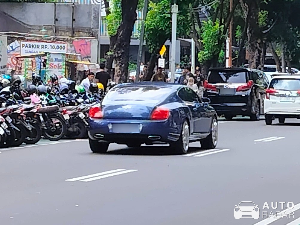 Bentley Continental GT spotted in Kota Jakarta Selatan, Indonesia