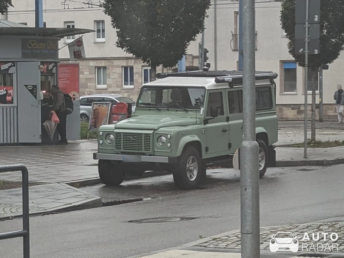 Land Rover Defender Heritage spotted in Burkhardtsdorf