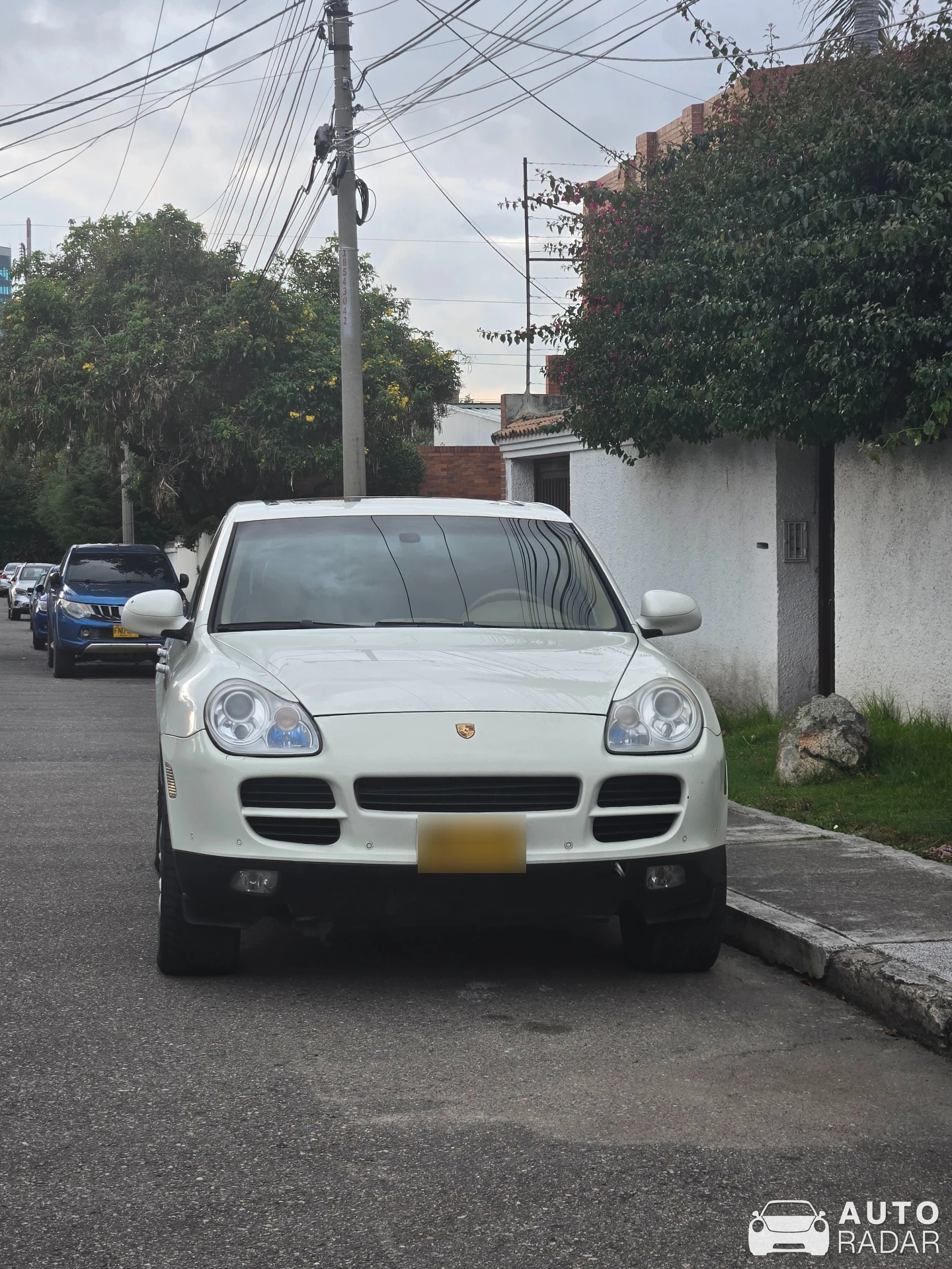 Porsche Cayenne S spotted in Bogotá, Colombia