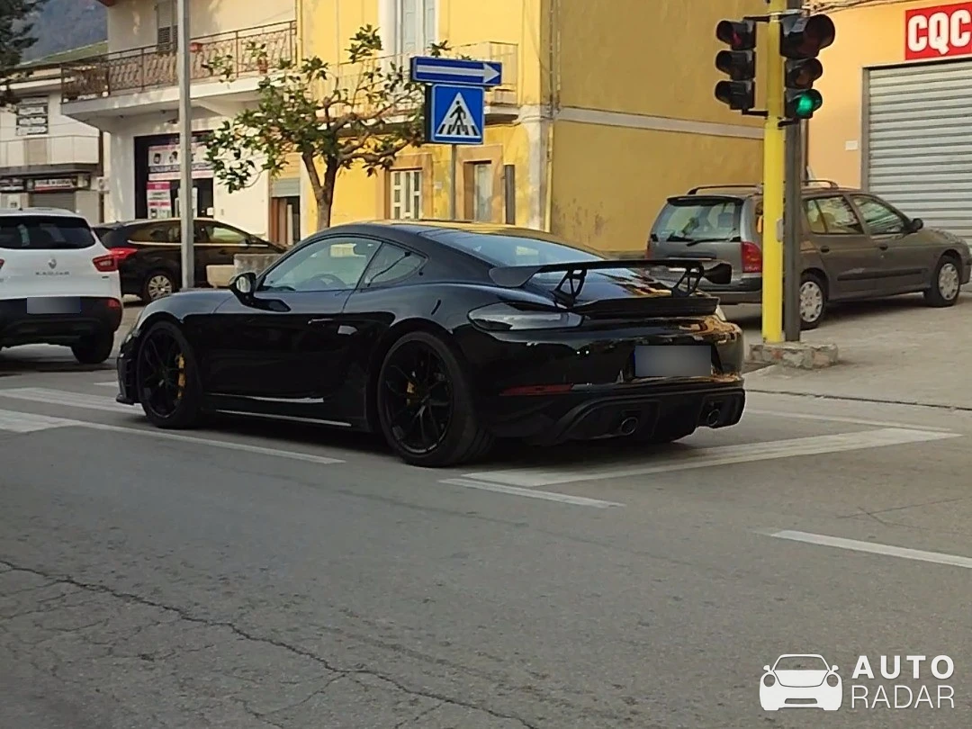 Porsche 718 Cayman GT4 spotted in Sala Consilina, Italia