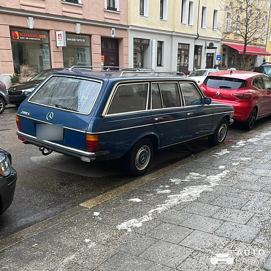 Mercedes-Benz 200T W123 spotted in München