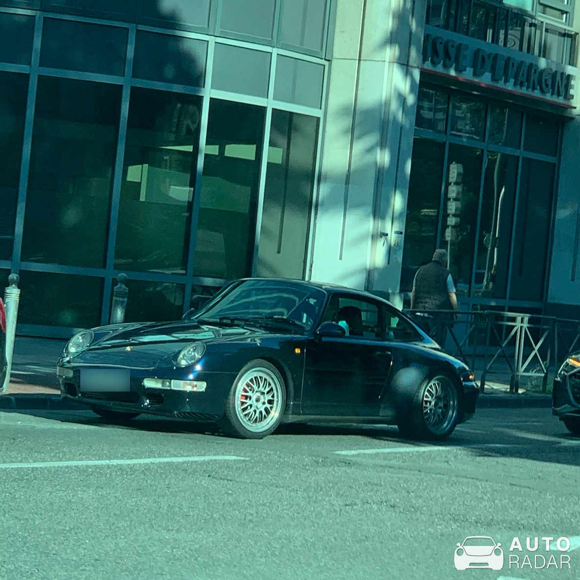 Porsche 993 Carrera spotted in Marseille