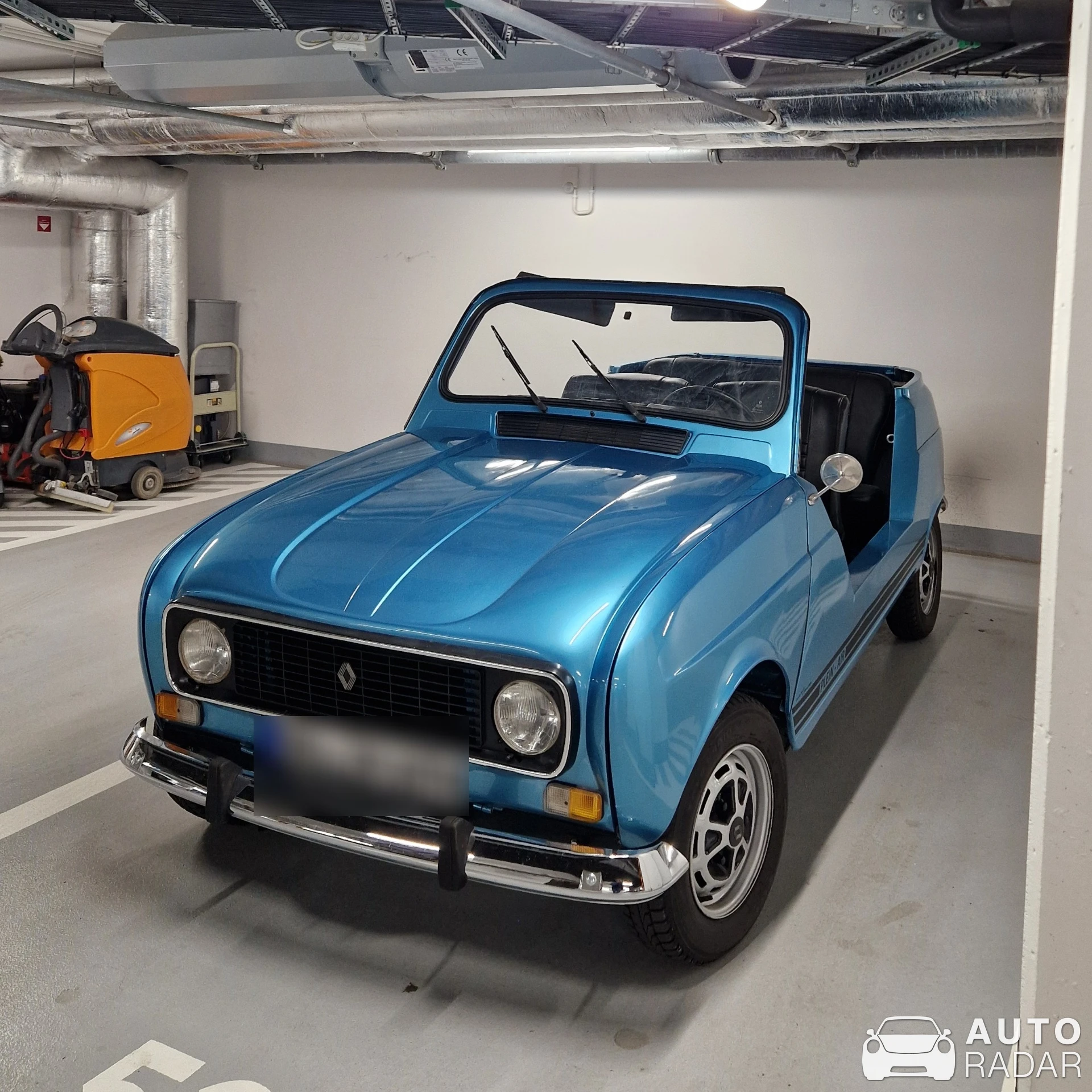 Renault 4 Plein-Air spotted in Warszawa