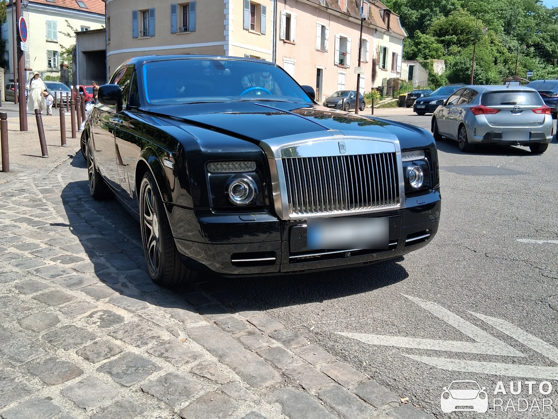 Rolls-Royce Phantom Coupé spotted in Morsang-sur-Orge