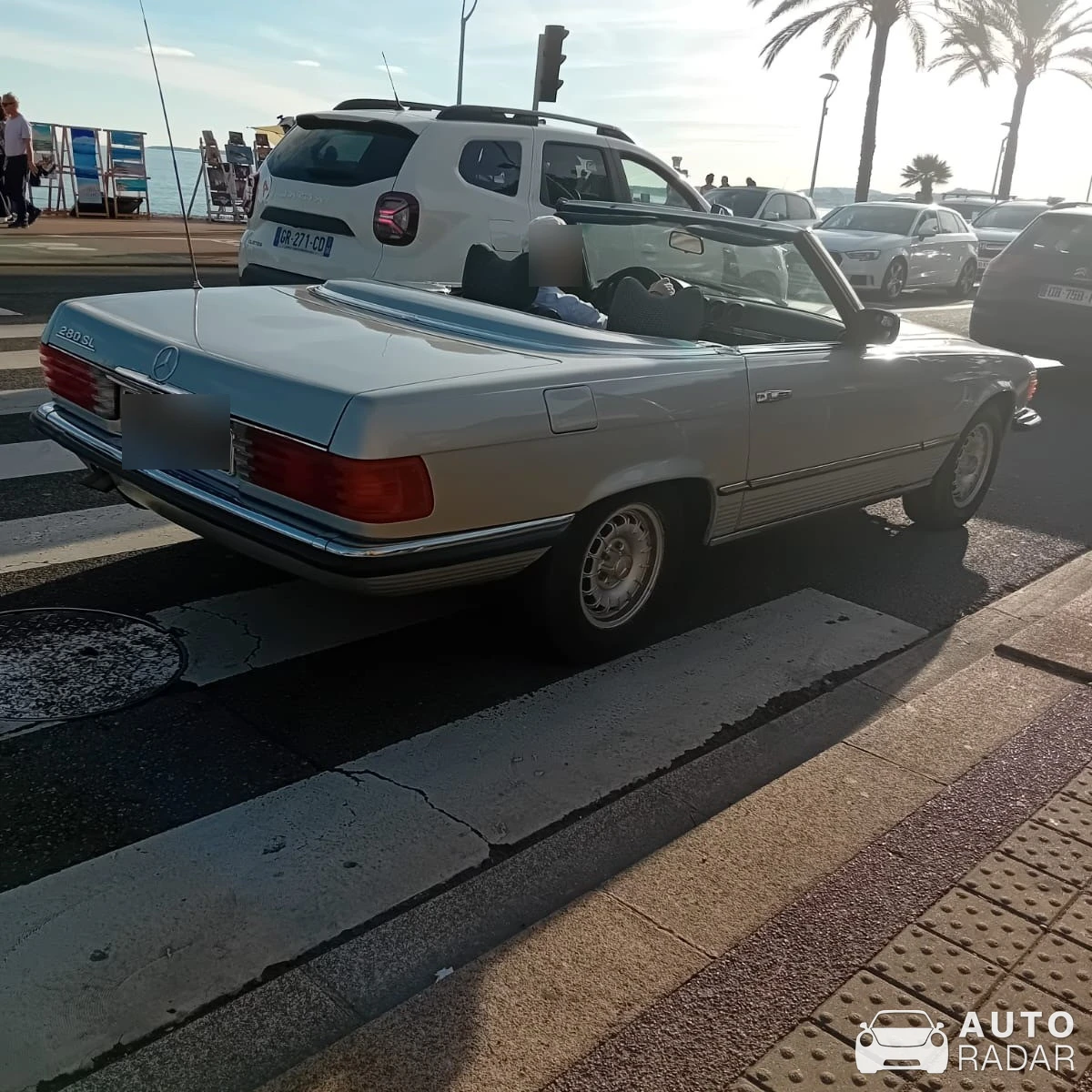 Mercedes-Benz 280 SL spotted in Nice, France