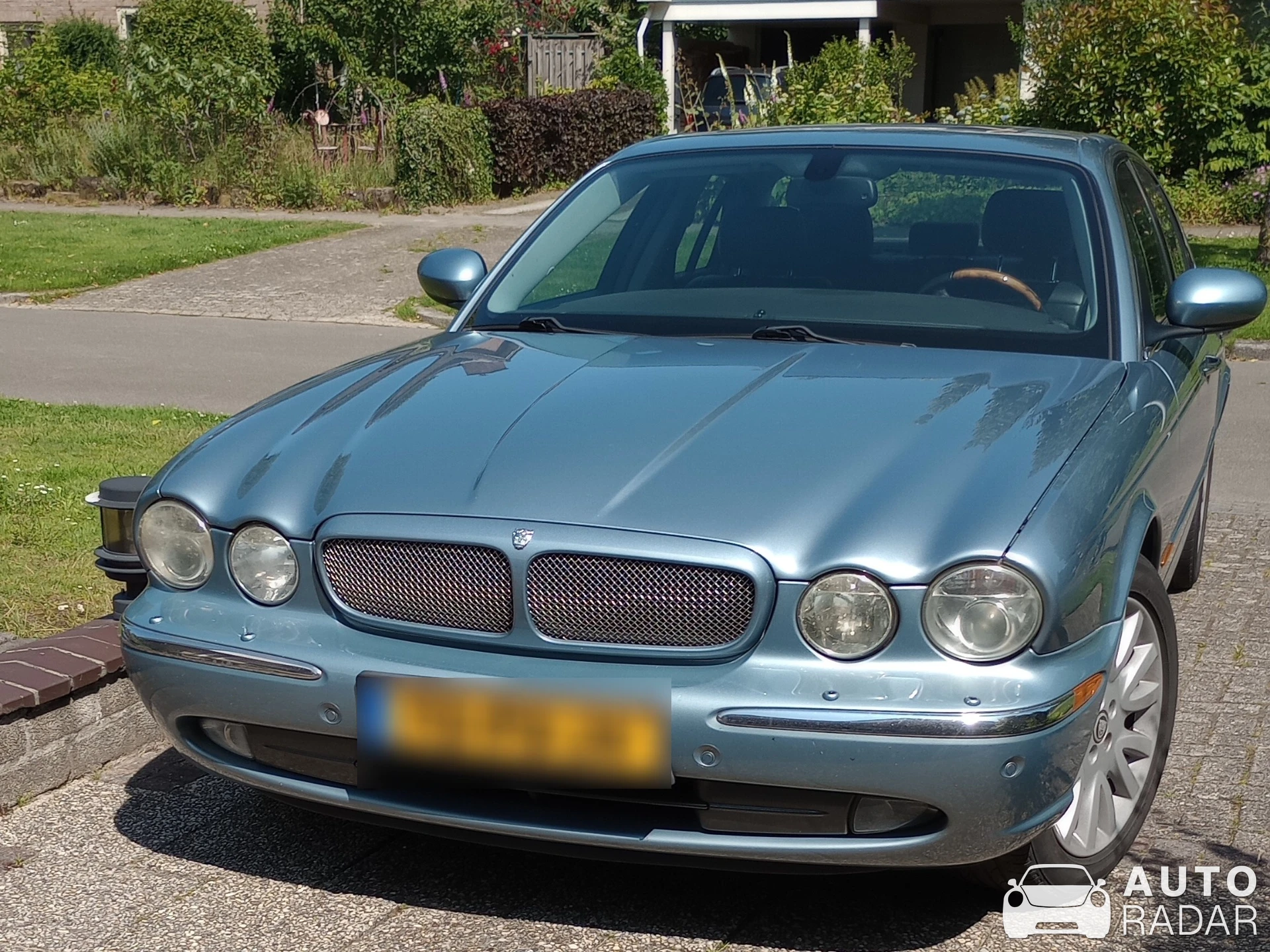 Jaguar XJ8 spotted in Hengelo