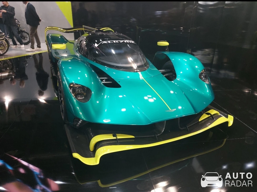 Aston Martin Valkyrie LMH spotted in Milano