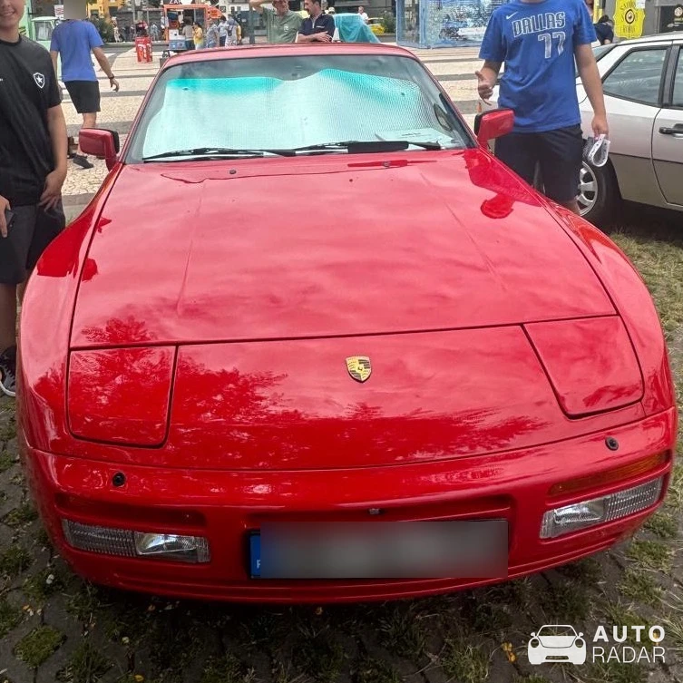 Porsche 944 spotted in Lisbon, Portugal