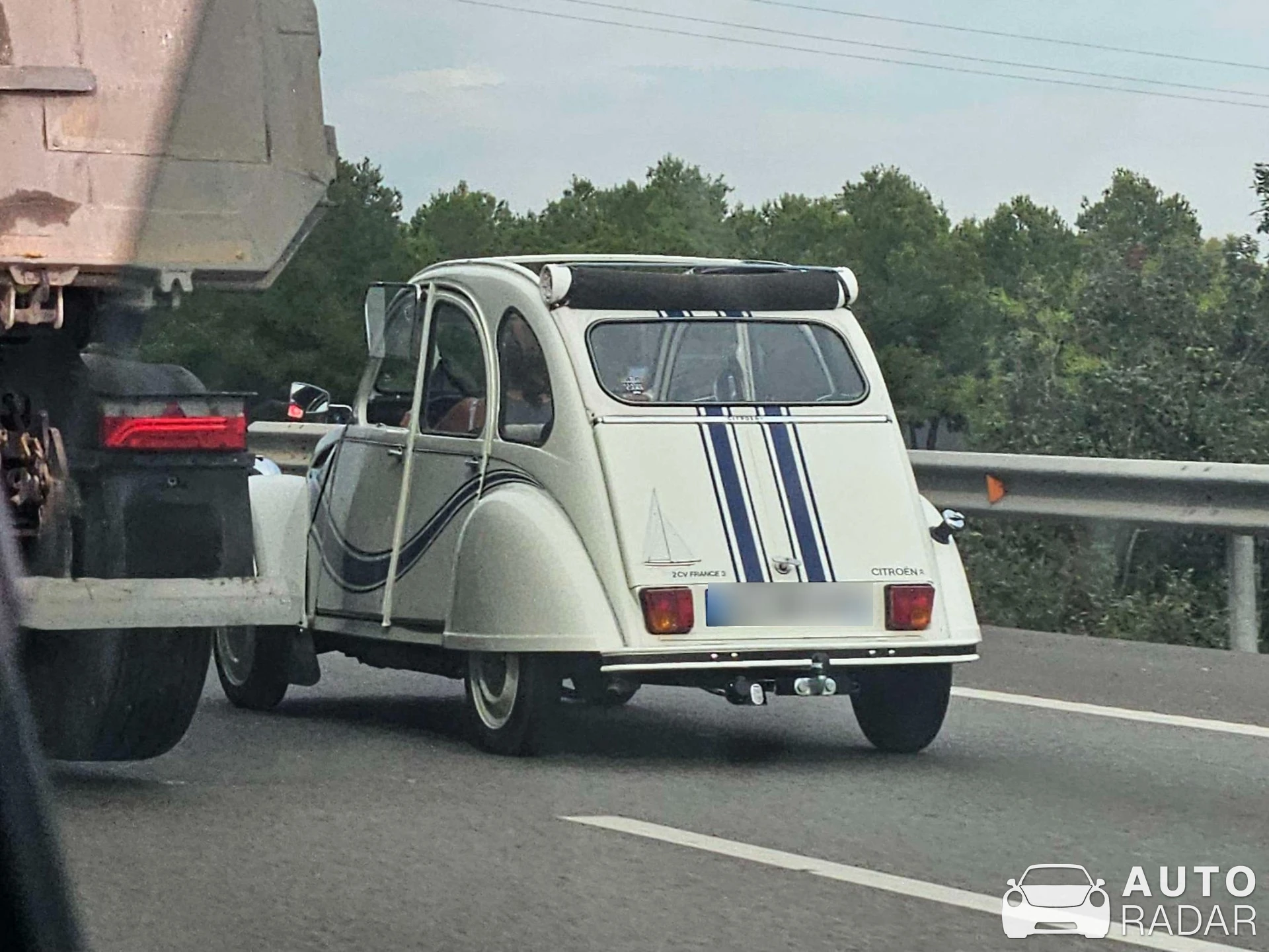 Citroën 2CV spotted in Riba-roja de Túria, Spain