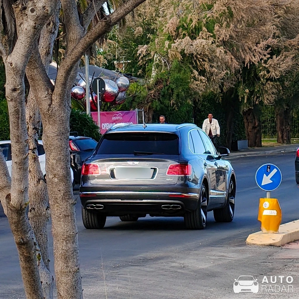 Bentley Bentayga Hybrid spotted in San Benedetto del Tronto