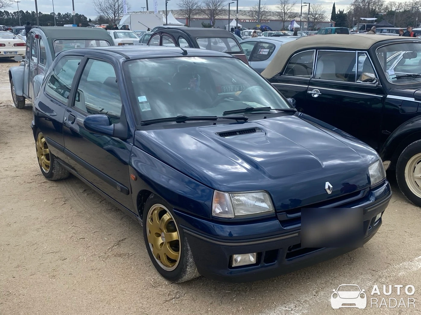Renault Clio Williams spotted in Avignon