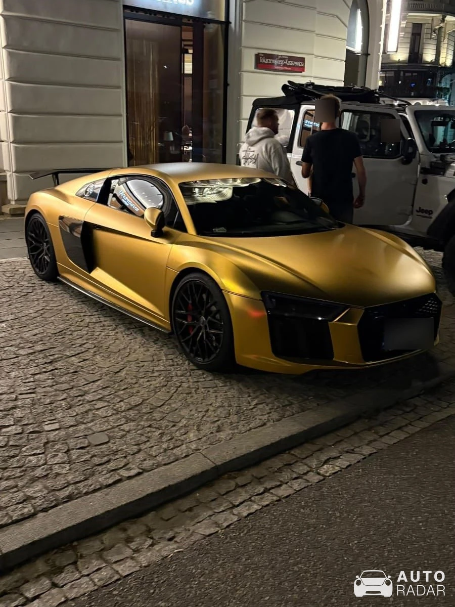 Audi R8 V10 Plus 2013 spotted in Dubai, United Arab Emirates