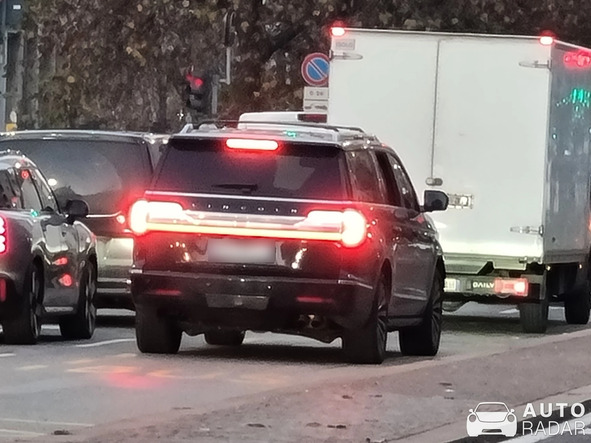Lincoln Navigator spotted in Milano