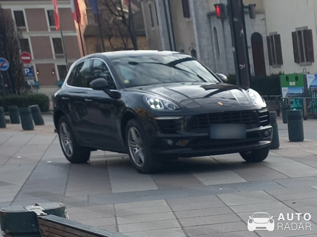 Porsche Macan spotted in Annecy, France