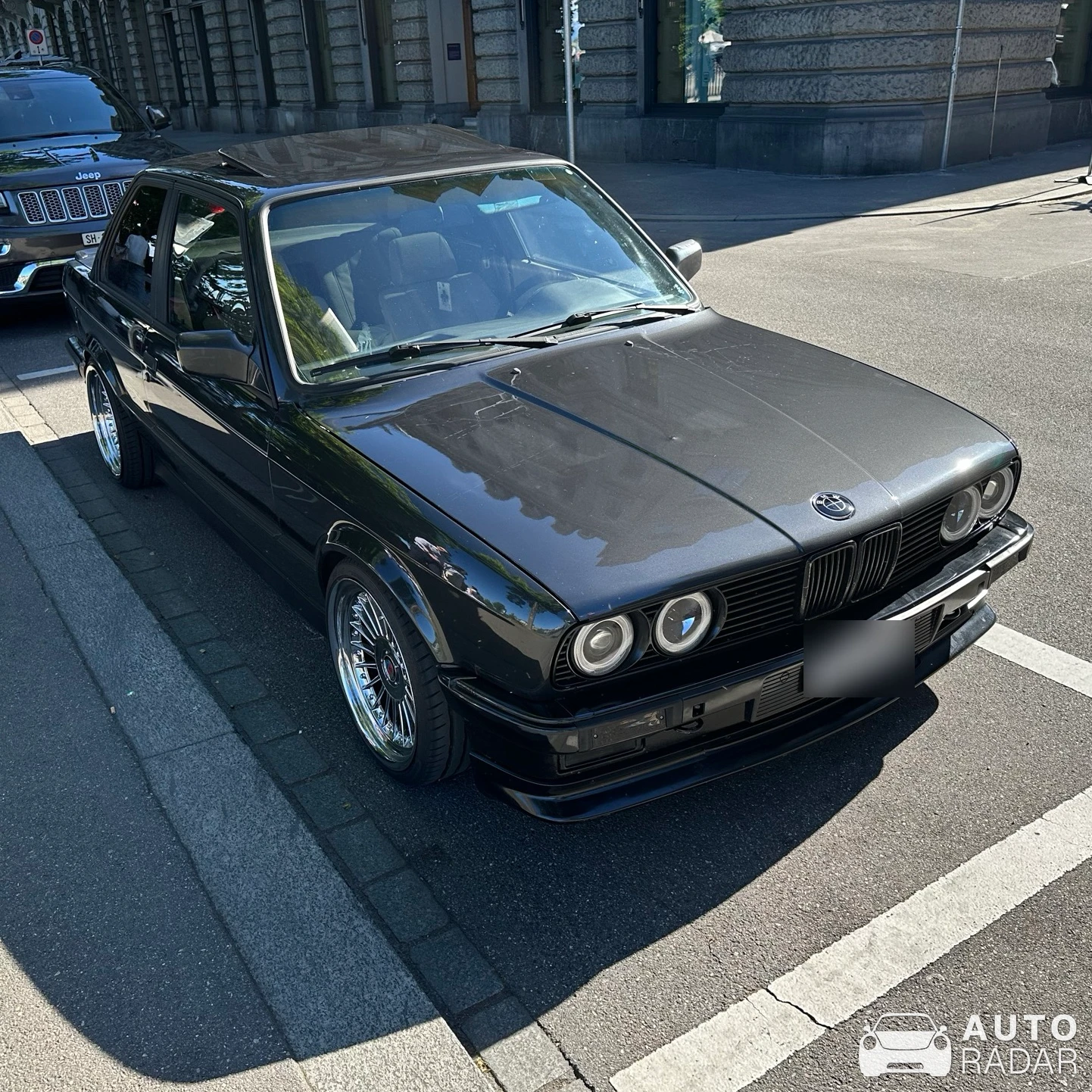 BMW 3 Series E30 Coupé spotted in Zürich
