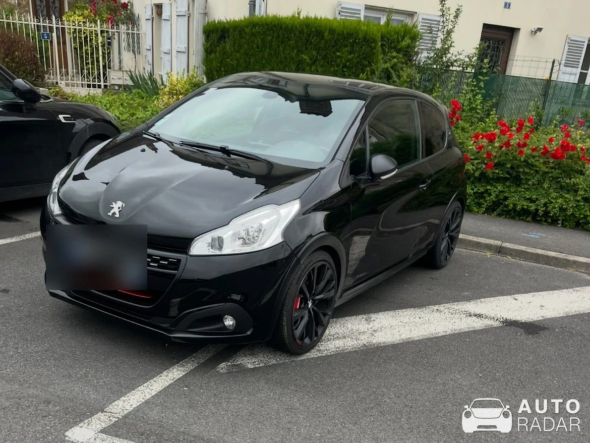 Peugeot 208 GTI spotted in Château-Thierry, France